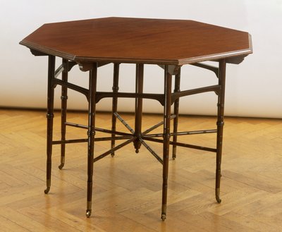 Mesa octogonal, fabricada por Collinson e Lock, c.1875 (mogno) de Edward William Godwin