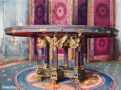 Mesa Circular de Vários Mármores, com Montagens Costas Douradas. Tela Dobrável de Madeira Esculpida e Dourada com Painéis de Seda de Edwin John Foley