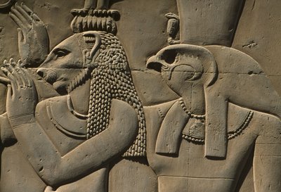 Detalhe de um relevo, pedra Bastet e Horus de Egyptian