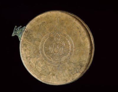 Interior de um espelho com figura gravada de Harpócrates, flores de lótus e animais míticos, 100 aC - 100 dC (bronze fundido com decoração incisa) de Egyptian