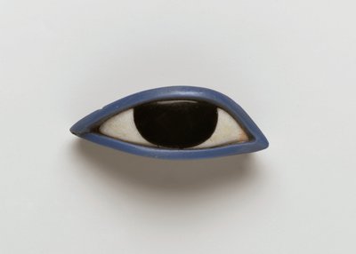 Olho direito de um caixão antropóide (vidro obsidiano, cristalino e azul) de Egyptian