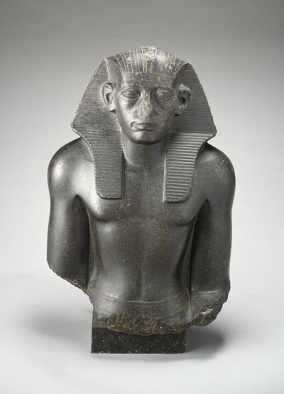 Cabeça e tronco masculino de uma estátua sentada do rei Sesostris III? do Egipto de Egyptian 13th Dynasty