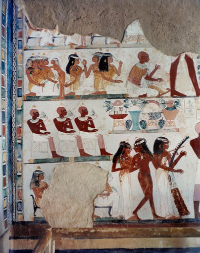 Uma escrava assiste as convidadas, enquanto outras trocam frutas ... de Egyptian 18th Dynasty