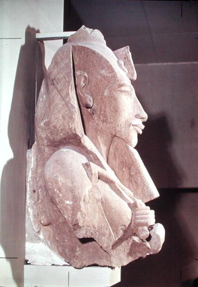 Busto de Amenophis IV (Akhenaton) (c.1364-1347 aC) do Templo de Amon, Karnak, c.1353-1337 aC (arenito) de Egyptian 18th Dynasty