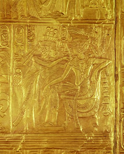 Detalhe do Santuário de Ouro, do Túmulo de Tutancâmon (c.1370-1352 aC) Novo Reino (madeira revestida de gesso coberto com ouro) de Egyptian 18th Dynasty