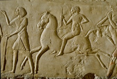 Antiquidade egípcia: alívio com guerreiro a cavalo. Fim da 18ª dinastia de Egyptian 18th Dynasty