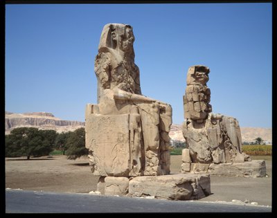 Antiguidade egípcia: visão do Colosso de Memnon, período Amenófis III, novo império de Egyptian 18th Dynasty