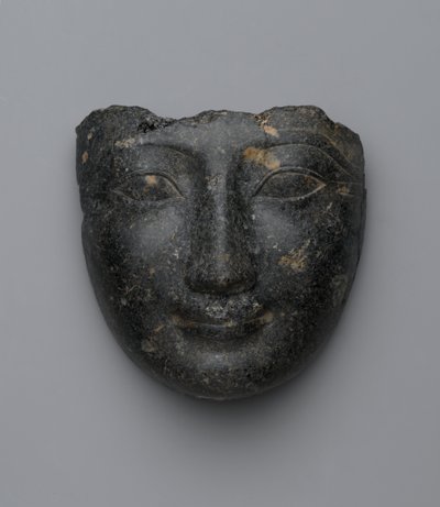 Face de uma capa de sarcófago, comprada em Luxor, New Kingdom (granito) de Egyptian 18th Dynasty
