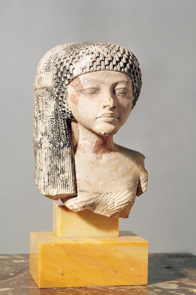 Chefe de uma princesa da família de Akhenaton, New Kingdom (calcário pintado) (ver também 107940, 116813, 370210) de Egyptian 18th Dynasty