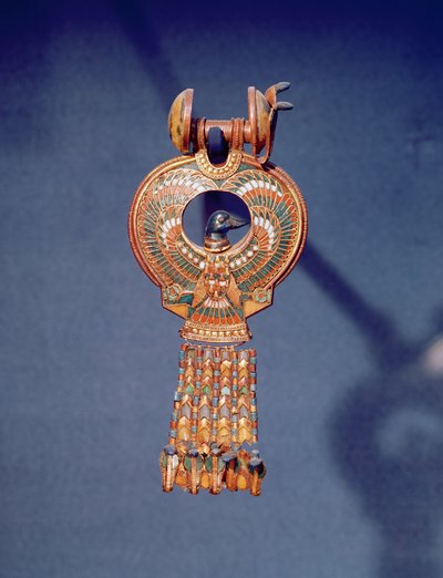 Brinco esquerdo de um par de brincos com um pássaro azul, do túmulo de Tutankhamum, Vale dos Reis, Tebas, c.1347-37 aC (ouro e vidro fundido) (344029) de Egyptian 18th Dynasty