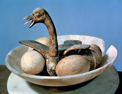 Tampa de um frasco de alabastro decorado com um pássaro em um ninho contendo ovos, do túmulo de Tutancâmon (c.1370-52 aC) Novo Reino (pintado e estuque de madeira) de Egyptian 18th Dynasty