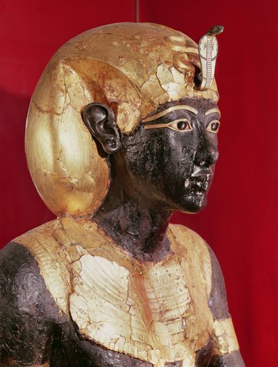 Estátua em tamanho natural de Tutancâmon, do túmulo de Tutancâmon de Egyptian 18th Dynasty