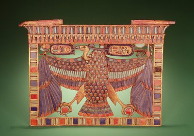 Pylon peitoral decorado com o urubu do Alto Egito, a partir do túmulo de Tutancâmon (c.1370-52 aC) Novo Reino (cloisonne ouro incrustado com pasta de vidro) de Egyptian 18th Dynasty