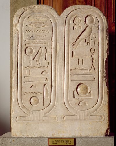 Alívio com a cartela de Amenófis IV (1379-1362) Novo Reino, c.1372-1354 aC (calcário) de Egyptian 18th Dynasty