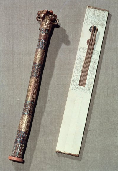 Escriba paleta e um caso para escrever palhetas, do túmulo de Tutancâmon (c.1370-52 aC) Novo Reino (ver também 228566) de Egyptian 18th Dynasty