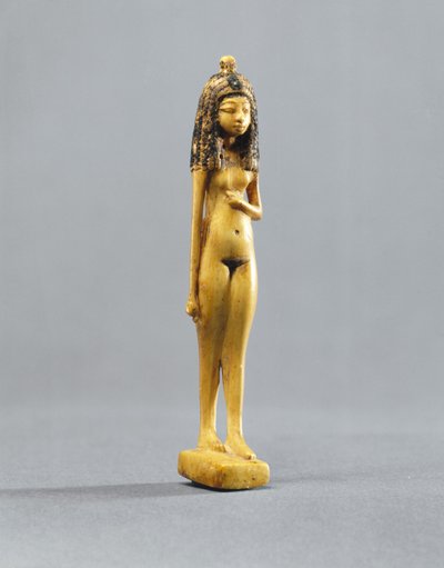 Estatueta de uma menina nua, Novo Reino, c.1390-1353 aC (pintado de marfim) de Egyptian 18th Dynasty