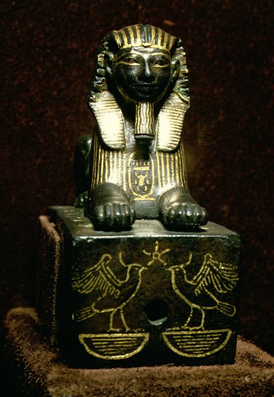 Estatueta de uma esfinge do rei Tuthmosis III, Novo Reino, c.1490-1439 aC de Egyptian 18th Dynasty