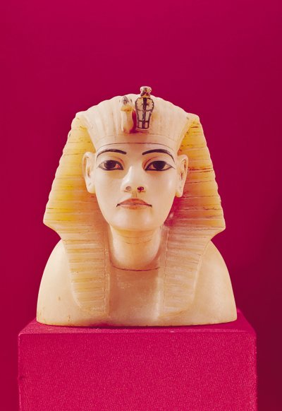 Stopper de uma das urnas canopic, da tumba de Tutankhamon (c.1370-1352 aC) New Kingdom (alabastro) de Egyptian 18th Dynasty