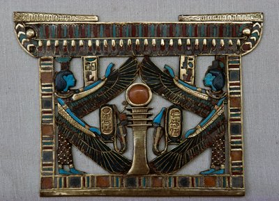 Peitoral em forma de templo, Tesouro de Tutankhamon, Egito, Civilização egípcia, Novo Reino, Dinastia XVIII de Egyptian 18th Dynasty