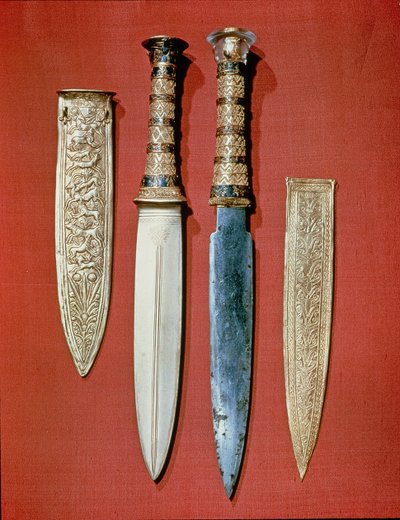 Os reis dois punhais, do túmulo de Tutancâmon (c.1370-52 aC) Novo Reino (ouro e ferro) de Egyptian 18th Dynasty