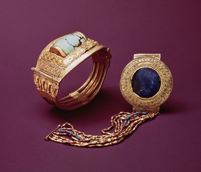 Duas pulseiras, do túmulo de Tutankhamon (c.1370-1352 aC) Novo Reino (ouro) de Egyptian 18th Dynasty