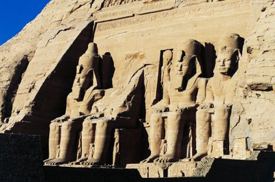 Estátuas colossais do Templo de Ramsés II, Abu Simbel, Egipto, Novo Reino, Dinastia XIX de Egyptian 19th Dynasty