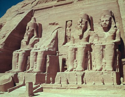 Quatro figuras colossais do rei, do Templo de Ramsés II, Novo Reino, c.1279-1213 aC de Egyptian 19th Dynasty