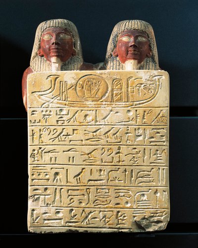 Estela em calcário de Dydy e do seu filho Pendua, mestres carpinteiros, oferecendo um hino ao deus Sol Ra, de Deir el-Medina de Egyptian 19th Dynasty
