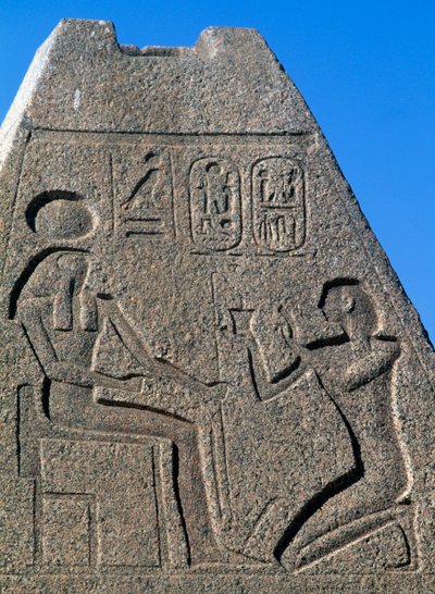Obelisco com relevos e inscrições de Ramsés II, Grande Templo de Amon, Tanis, Egipto, civilização egípcia, Novo Reino, Dinastia XIX de Egyptian 19th Dynasty