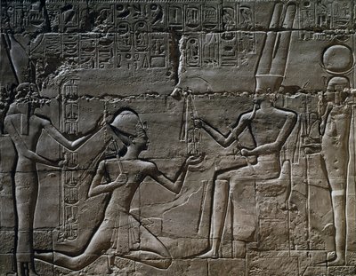Ramsés II em frente de Amun-Ra, relevo, Grande Salão Hipostilo, Templo de Amun, Complexo do Templo de Karnak (Lista do Património Mundial da Unesco de Egyptian 19th Dynasty