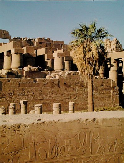 Muralha de Ramsés II e o Templo de Tutmés de Egyptian 19th Dynasty