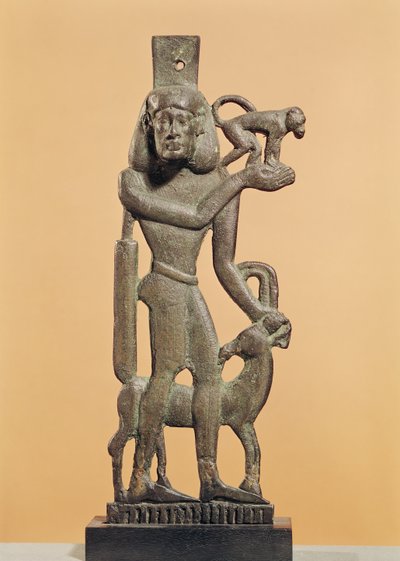 Figura de um homem segurando um macaco com um ibex lambendo seu joelho, Período de espera (bronze) de Egyptian 26th Dynasty