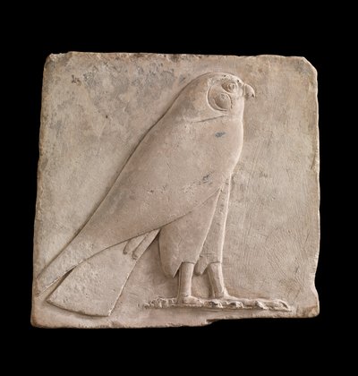 Placa representando um falcão, provavelmente o deus Hórus, 26ª dinastia ou período Saite, 664-525 aC ou mais tarde calcário de Egyptian 26th Dynasty