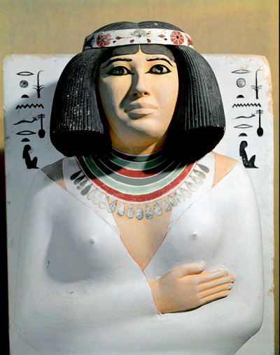Antiguidade egípcia: Nofret, esposa do sumo sacerdote de Heliopolis e príncipe de Pe Rahotep. Detalhe da escultura em calcário pintado. 4ª dinastia. Desde a mastaba de Rahotep até Meidoum. Museu Egípcio, Cairo. de Egyptian 4th Dynasty