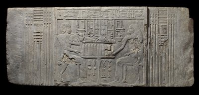 O sacerdote Sheri e sua esposa Khenteyetka, com oferendas funerárias, do túmulo de Sheri, Saqqara, Old Kingdom (calcário) de Egyptian 4th Dynasty