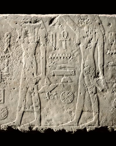 Detalhe do relevo de Pehenuka, Reino Antigo, 2465-2323 aC (calcário) (ver também 440565, 440566, 440559 e 440564) de Egyptian 5th Dynasty