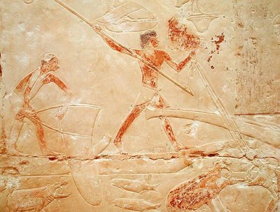 Relevo retratando a pesca com uma rede e arpoando um hipopótamo, da tumba da princesa Idut, Old Kingdom, c.2330 aC (calcário pintado) de Egyptian 6th Dynasty Egyptian 6th Dynasty