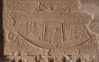 Barco símbolo da vida e do sol, templo de Philae de Egyptian Egyptian