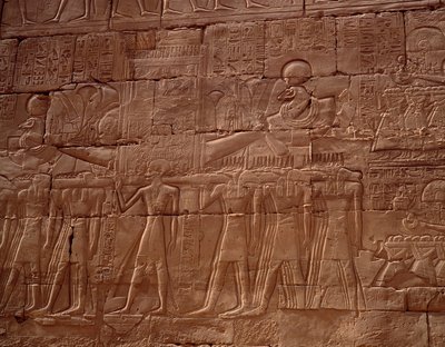 Antiguidade egípcia: alívio do templo de Karnak (Karnac), Luxor, Egipto de Egyptian Egyptian