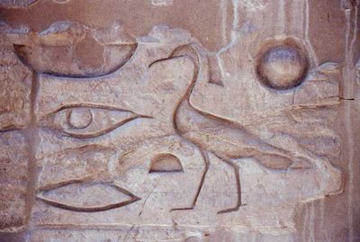 Hieróglifos de uma coluna, Templo de Luxor (foto) de Egyptian Egyptian