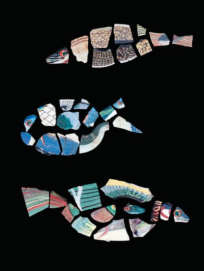 Três fragmentos de mosaico incrustados de peixes, período ptolomaico-romano, século 1 aC - século 1 dC (vidro) de Egyptian Egyptian
