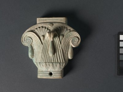 Caixa (Pyxis) em Forma de Capital Composto, 305-30 AC (faiança azul de ovo pálido de robin) de Egyptian Ptolemaic Period