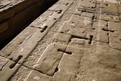 Antiquite egípcia: detalhe do telhado, Templo de Hathor, Denderah, Egito de Egyptian Ptolemaic Period