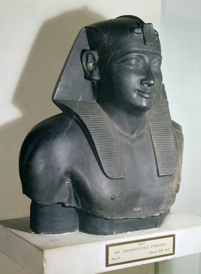 Fragmento de uma estátua de estilo egípcio de Ptolomeu I, 305-283 aC (basalto) de Egyptian Ptolemaic Period