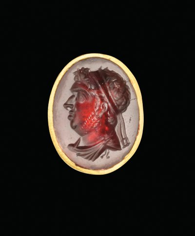 Anel helenístico de entalhe com retrato real de uma régua ptolomaica, provavelmente Ptolomeu IX, Soter II, final do 2º ao início do século 1 aC de Egyptian Ptolemaic Period