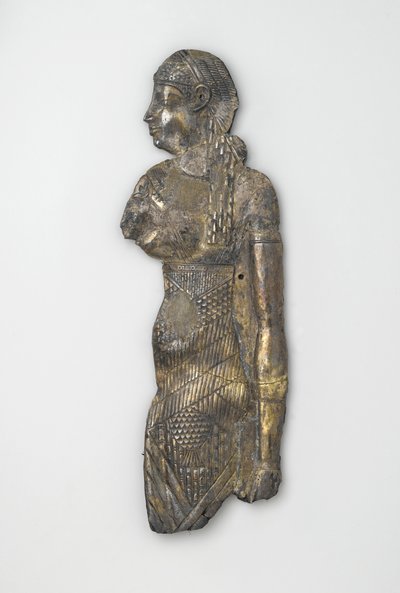 Painel representando uma figura feminina, possivelmente do século I aC (prata repousse folheada a ouro) de Egyptian Ptolemaic Period