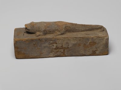 Pequeno caixão para um crocodilo, 664-332 aC (madeira) de Egyptian School