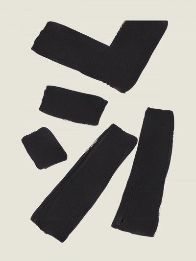 Traços abstratos a preto de Ejaaz Haniff
