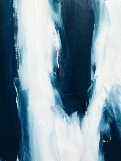 Abstrato em Azul Dinâmico de Ejaaz Haniff