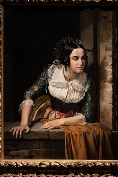 Lúcia Mondella à janela, à espera que o seu noivo regresse no dia do seu casamento de Eliseo Sala